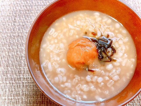 疲れた胃に沁みます…もち麦入の黒豆茶粥